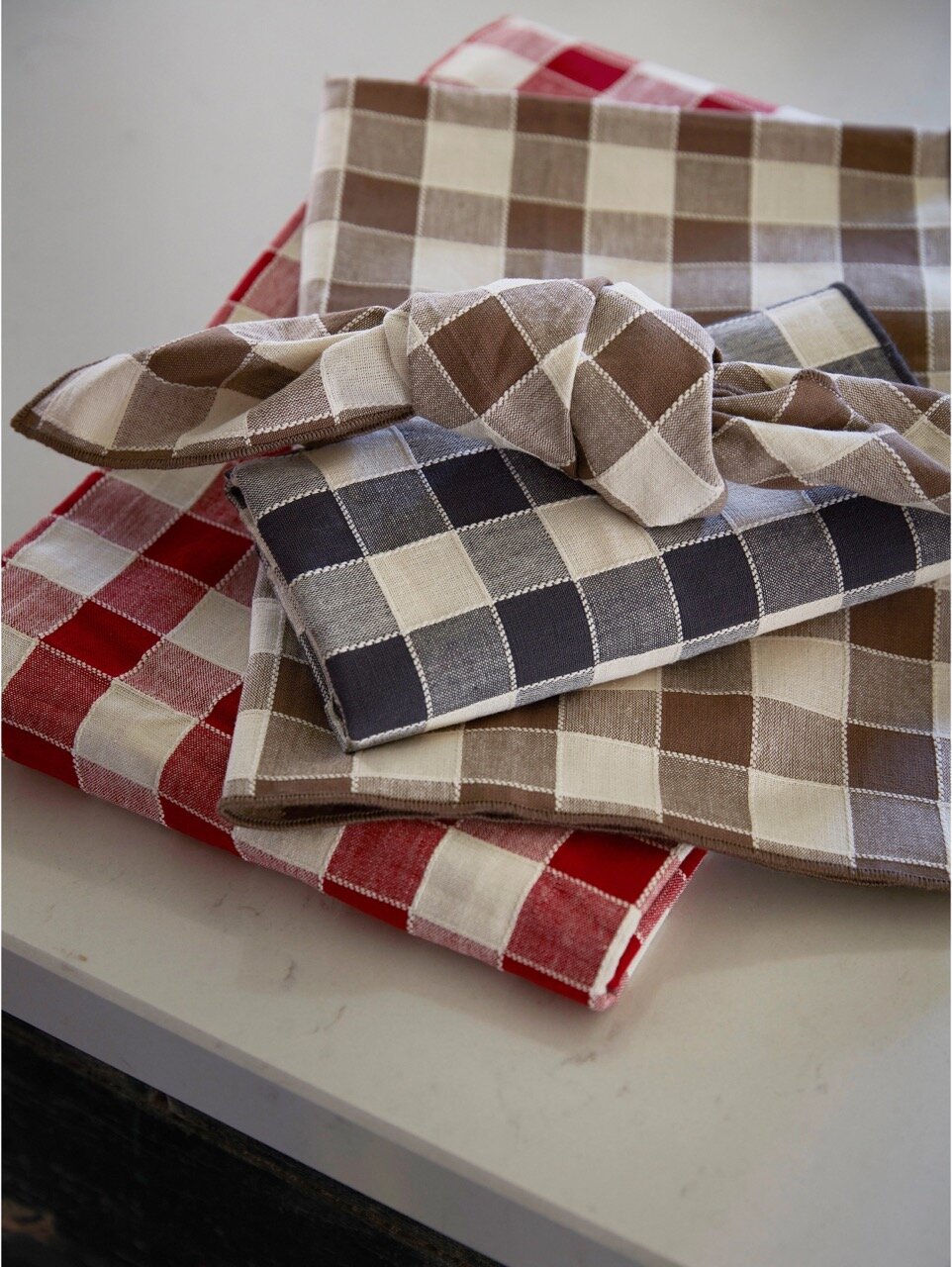 Table Cloth Mary Red