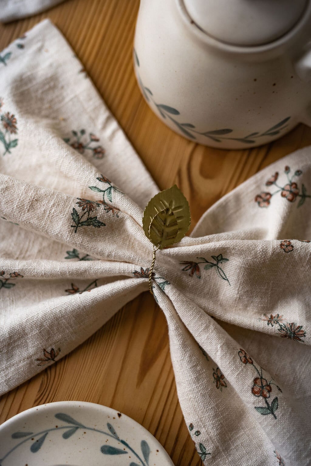 Napkin Ring Leaf Antique Brass