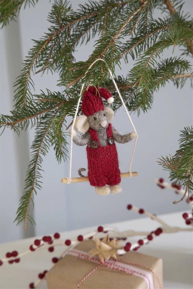 Grey Mouse w. Red Pants on Swing