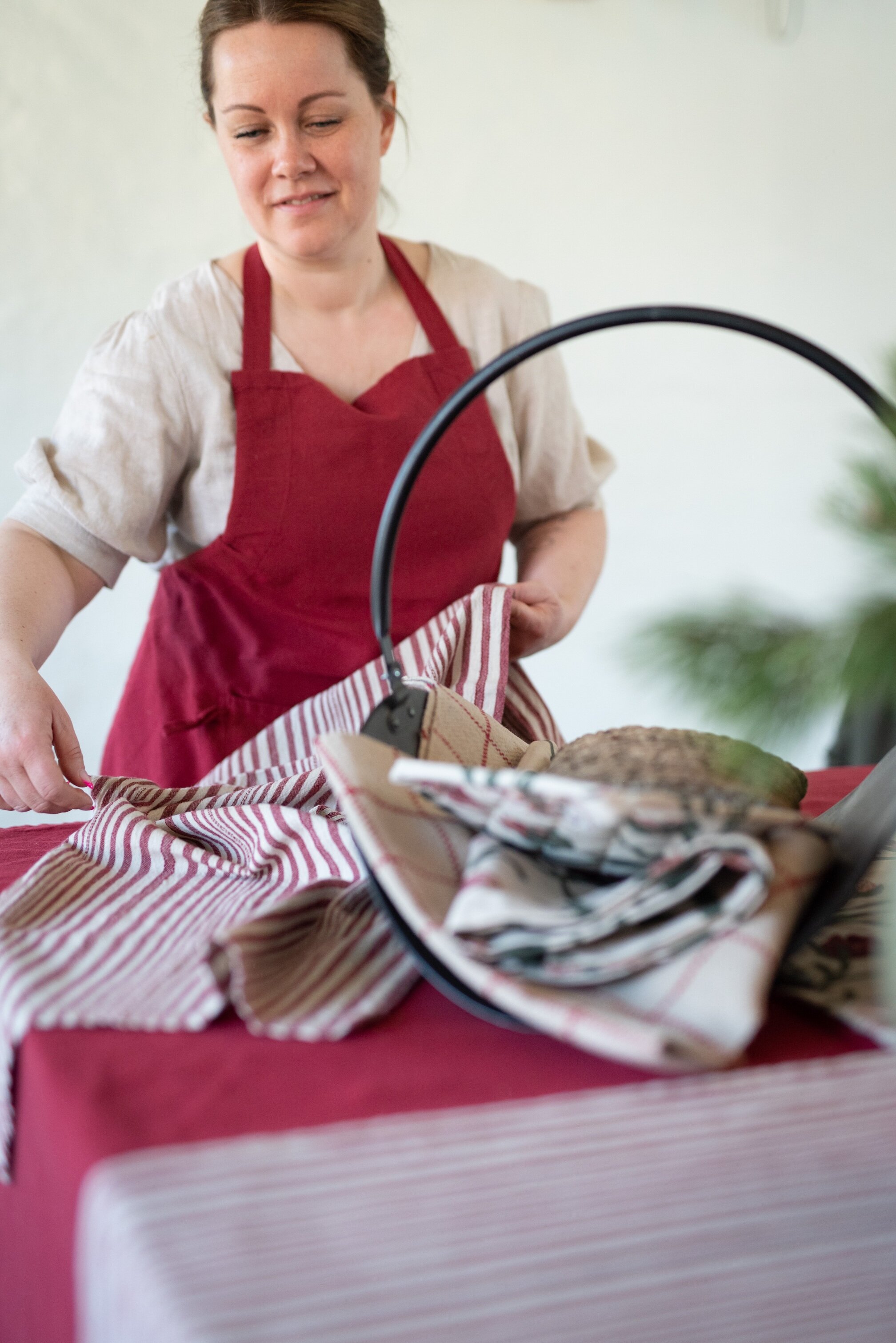 Table Runner Karin Red