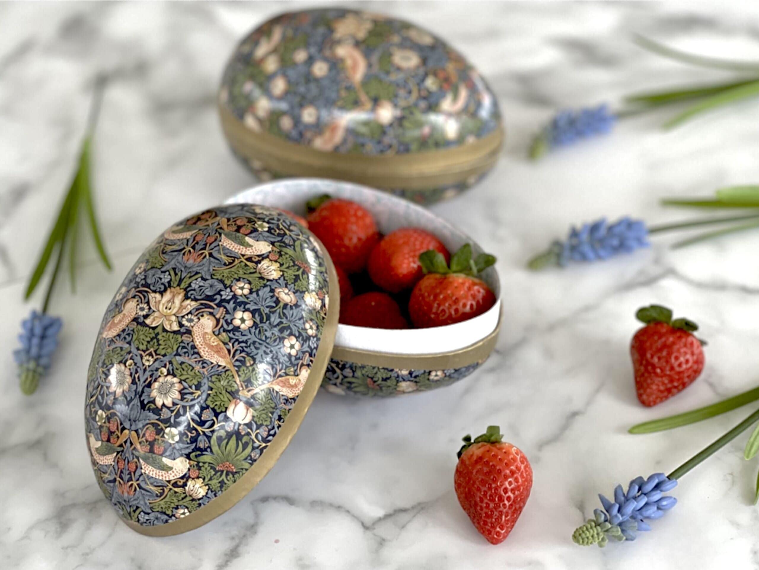 Easter Egg William Morris Strawberry Tief Blue